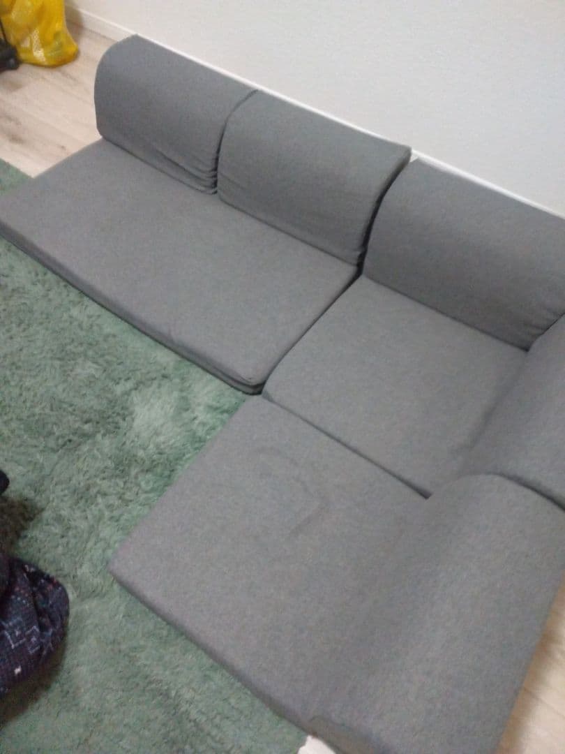 グレーのモジュラーソファ モジュラーソファ - 取付け簡単、部屋に合わせてカスタマイズ |【公式