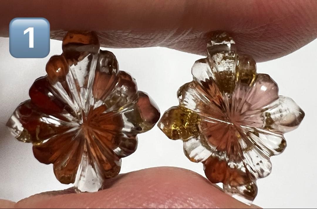 ガーネット　金箔入り　トリプレット　ローゼンジカービング　14kgf ピアス 14kgf・金箔トリプレット ツリーカービングのピアス - メルカリ