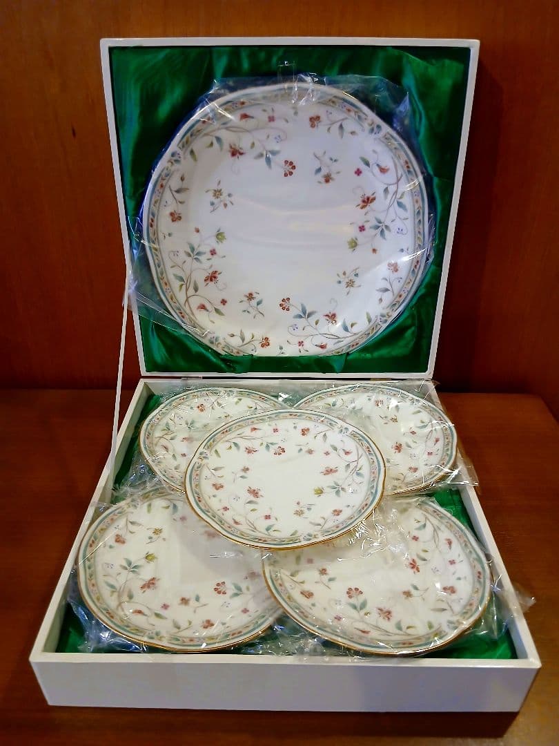 新品未開封　Noritake　ノリタケ　プレート　セット　皿 ノリタケ Noritake ホワイトベル 21.5cmプレートペア 1747L/P94712
