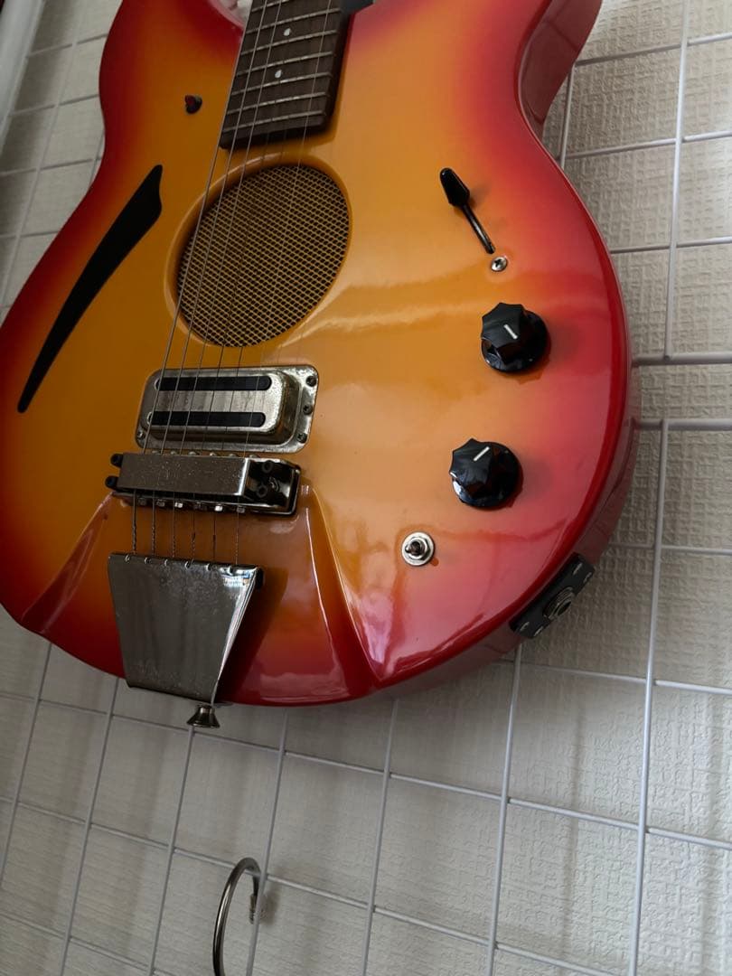 クリスマスカンパニー アンプ内蔵リッケンバッカータイプギター