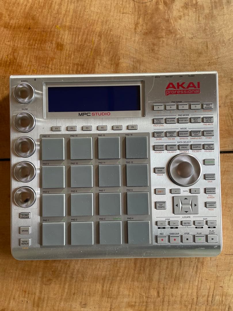 AKAI MPC STUDIO コントローラー ケース付き AKAI MPC Studio 【MPCソフトウェア専用音楽制作コントローラー