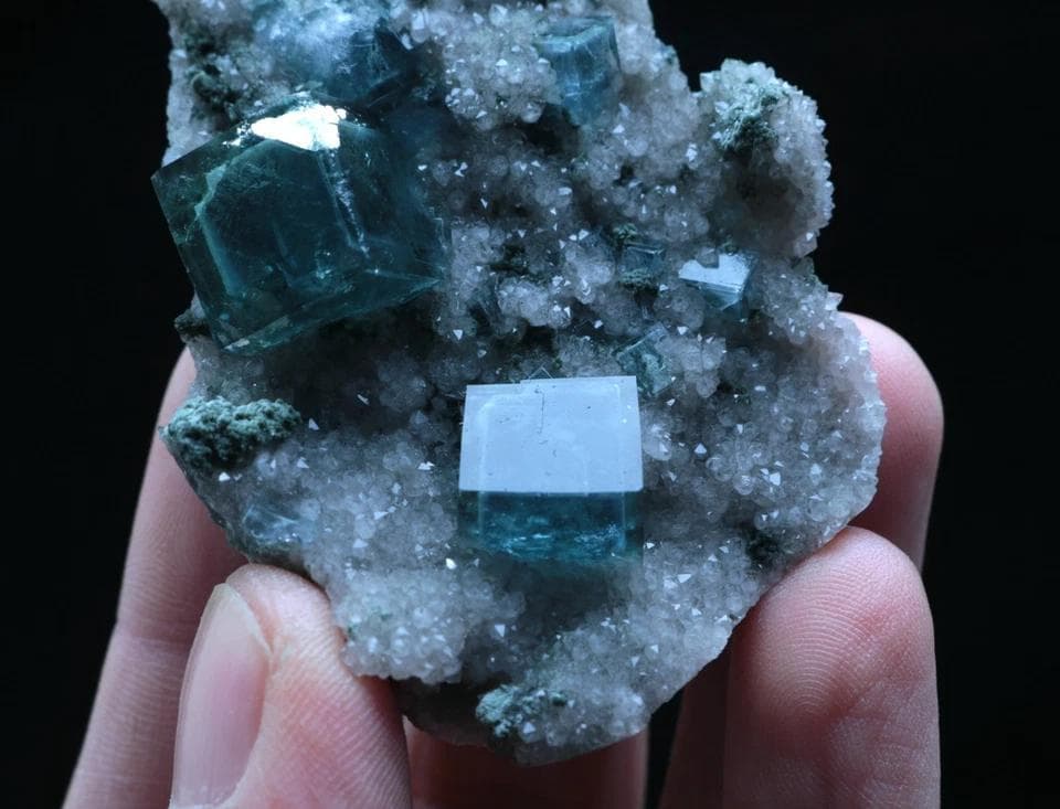 フローライト(蛍石) グリーン キュービック 71.6g 68mm 鉱物標本