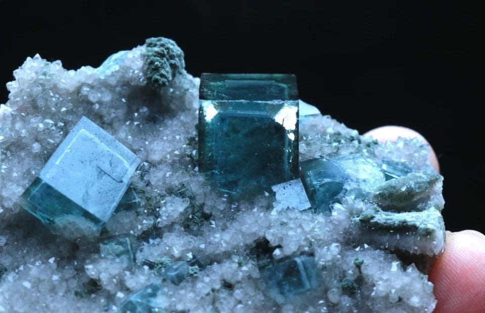 フローライト(蛍石) グリーン キュービック 71.6g 68mm 鉱物標本