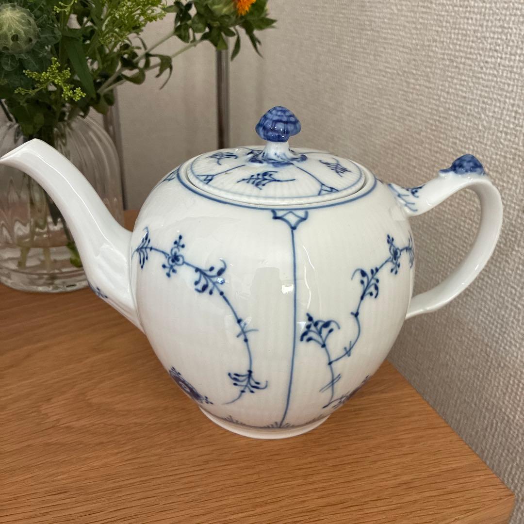 ロイヤルコペンハーゲン　ブルーフルーテッドプレイン　ティーポット700ml ブルーフルーテッド プレイン ティーポット 700ml | ROYAL