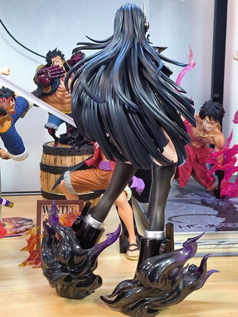 ワンピース ボア・ ハンコック 【エッグヘッド黒服】 ガレージキット