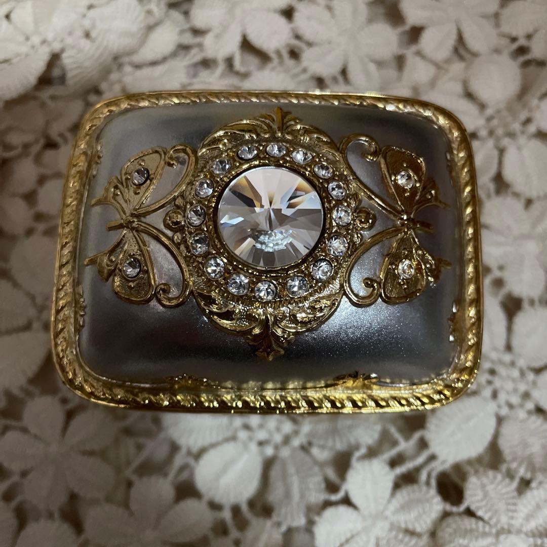 オルゴール堂　シルバー　エーデルワイス　蝶々 蝶柄アンチモニー宝石箱オルゴール】 大粒のスワロフスキー製