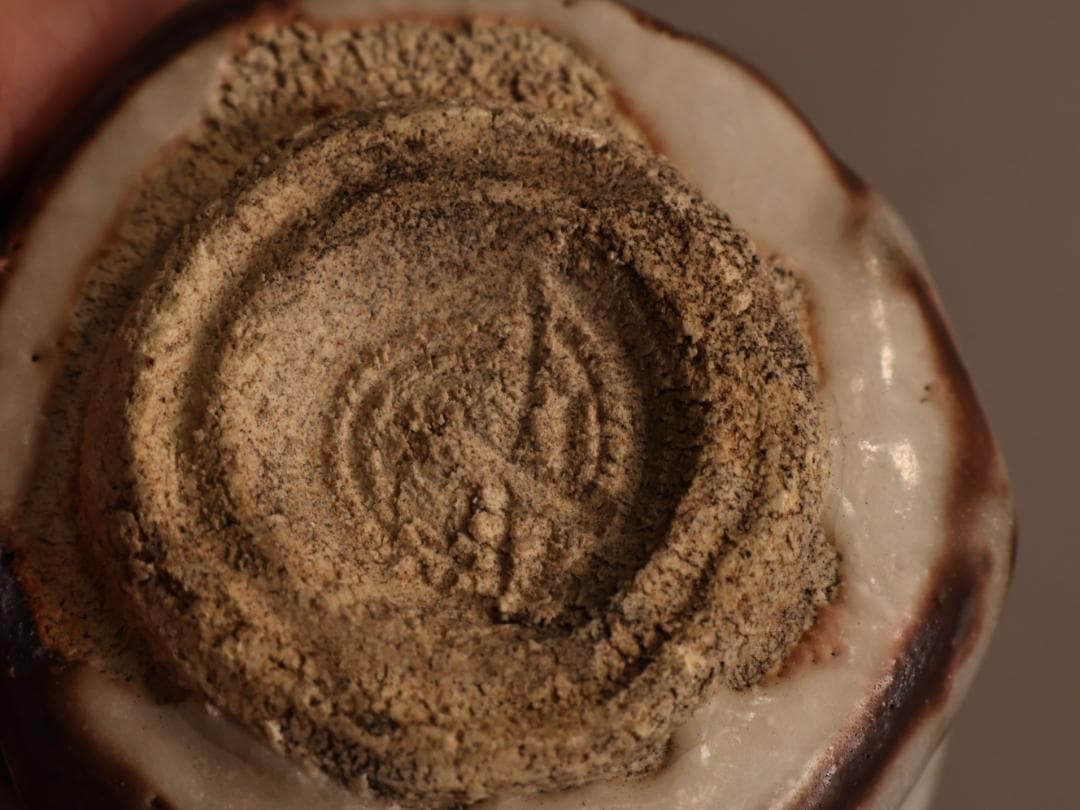 BK402 本物保証 小林武春 鼠志野 ぐい 共箱 共布 栞 酒器 - メルカリ