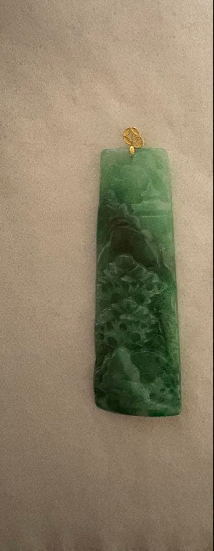 翡翠ペンダント 8.06g 緑色 長方形　本物保証　鑑別付き
