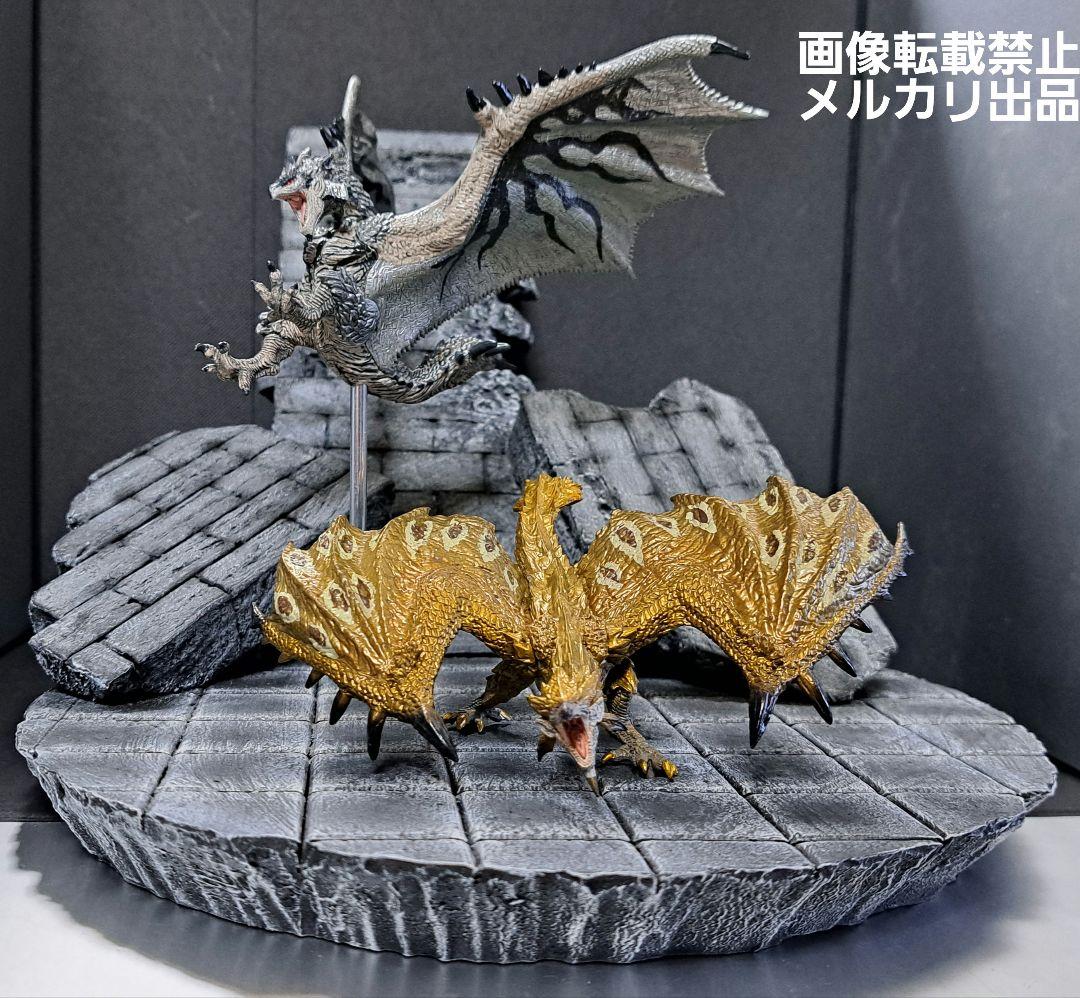 モンハン リオレウス希少種&リオレイア希少種 フィギュア + ジオラマ