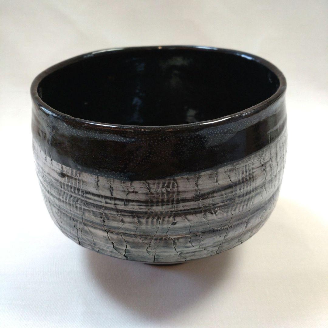 亀裂模様黒茶碗 黒茶碗 銘合 弘入、惺入 | 鶴田 純久の章 お話