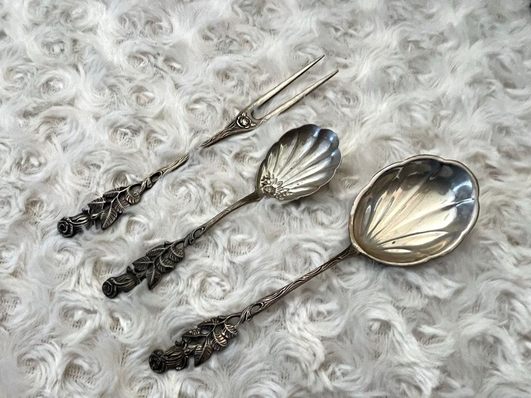 ANTIKO社ヒルデスハイムローズカトラリーセット〈18本セット〉銀製800