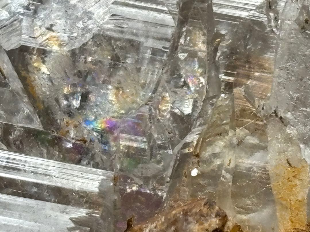 《ヒマラヤ＊スモーキークォーツ・虹だらけナチュラルポイント・二次結晶共生》