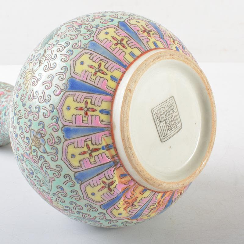 中国 大清康煕年製 粉彩纏枝花卉文 蒜口瓶 V R6091F - メルカリ