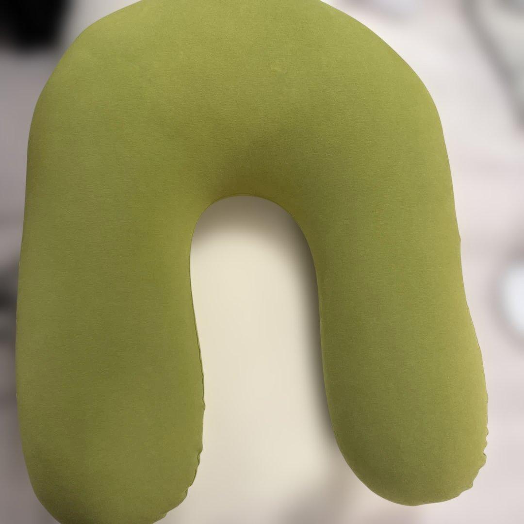 ヨギボープレミアムグリーン U字型 ビーズクッション 楽天市場】【送料無料】 Yogibo Color Cushion ( ヨギボー カラー