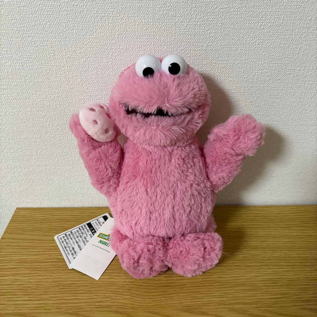 ぬいぐるみ　ピンククッキーモンスター セサミストリート セサミストリート ぬいぐるみ クッキーモンスター ピンク限定 - メルカリ