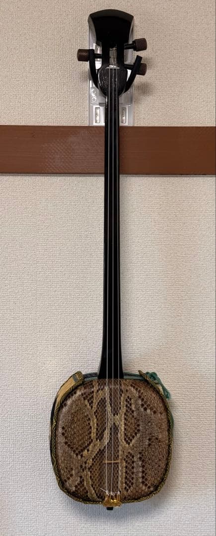 沖縄三線　蛇皮　本皮　スマートカラクイ 沖縄三線 蛇皮 本皮 スマートカラクイ