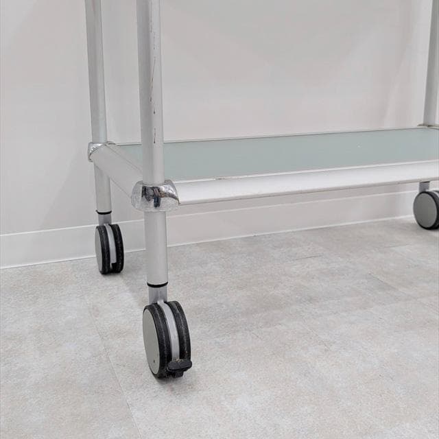 guzziniヘルシンキハイシェルフ（キャスター付き） - メルカリ