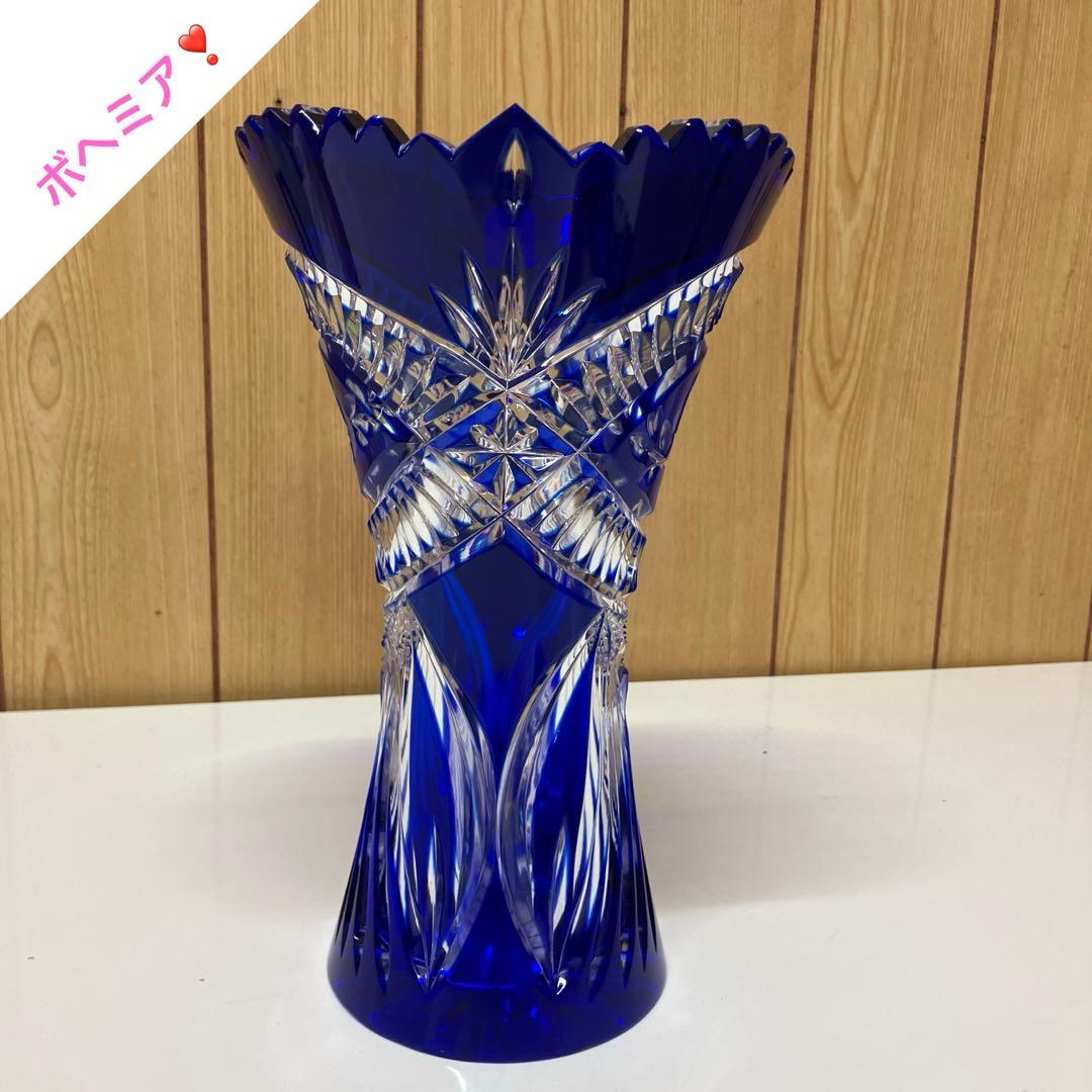 ESV034 【未使用】KAMAYチェコ製ボヘミアグラス、青被せハンドカット花瓶 チェコ直輸入 ガラス職人手作りのフラワーベース 花瓶 CAM034 : ガラス