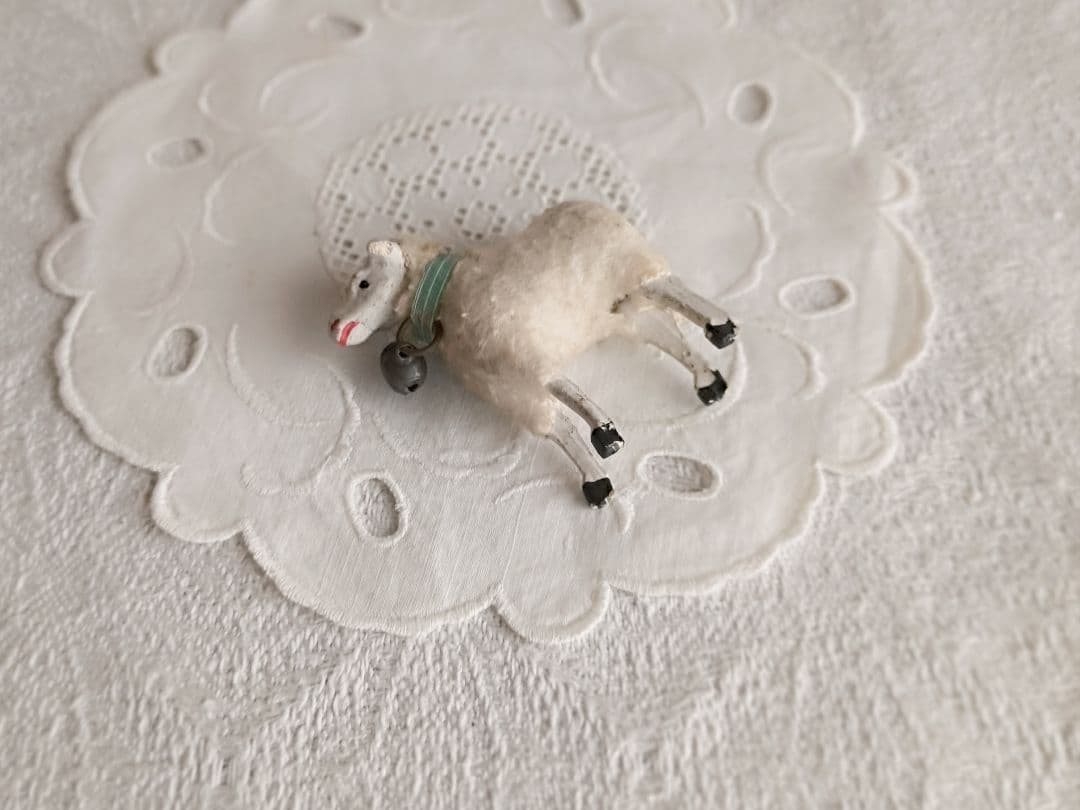 * antique sheep ✵ * 水色リボンと鈴をつけた小さな 羊さん