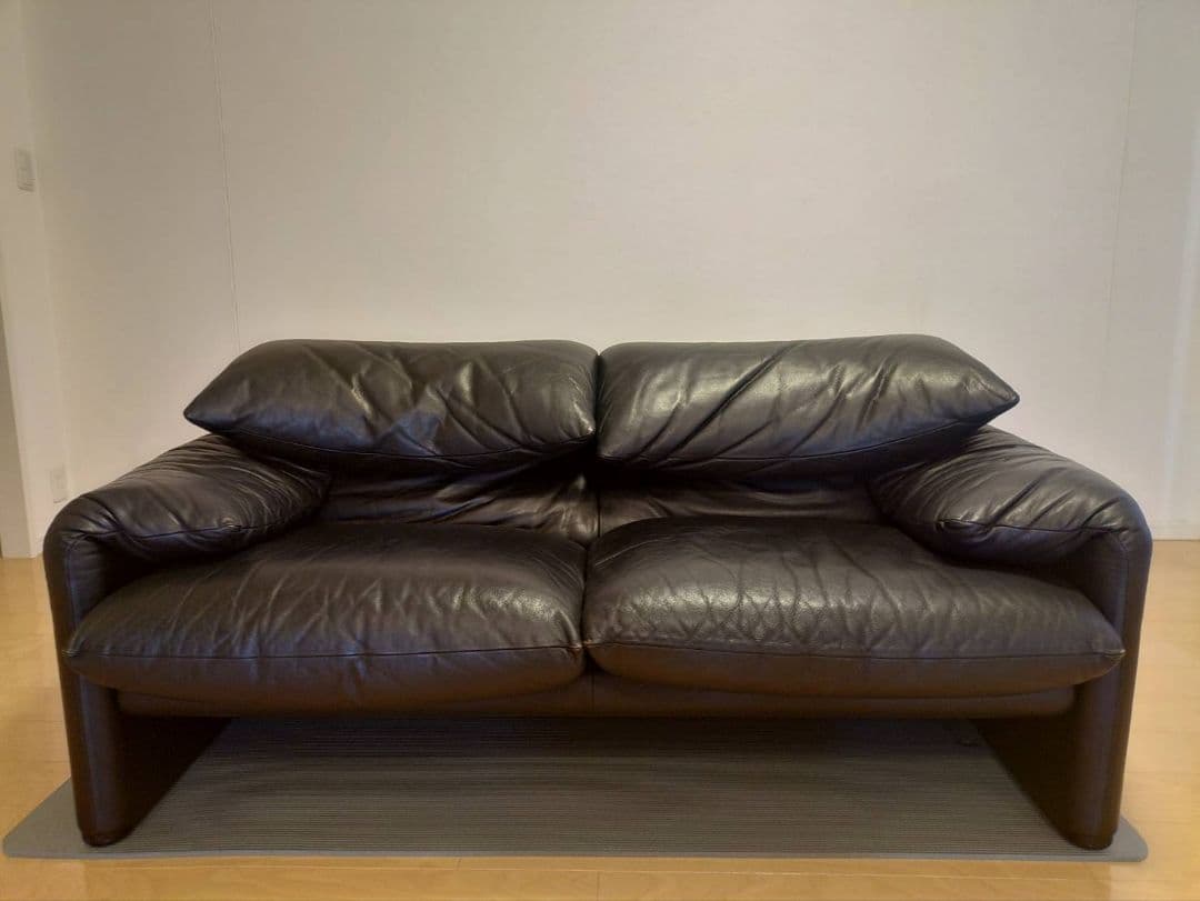 カッシーナ・マラルンガ黒革 ブラックレザー 2人掛けソファ カッシーナ】マラルンガ 2人掛けワイドソファ マンションモデルルーム