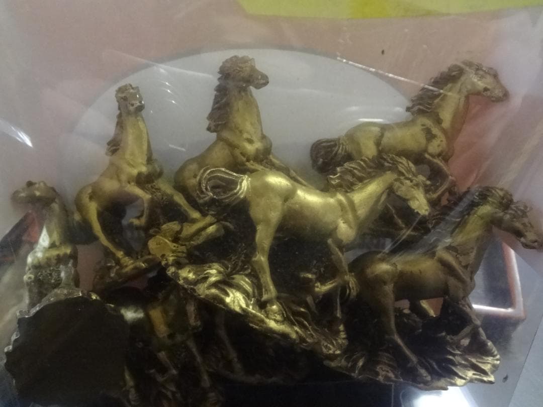 2026年干支・午　開運縁起物金色の馬の彫刻９体セット 　何事もうまくいく・・ 2026年の干支は “午（うま）” 午モチーフの純金製工芸品 新作を9月5日