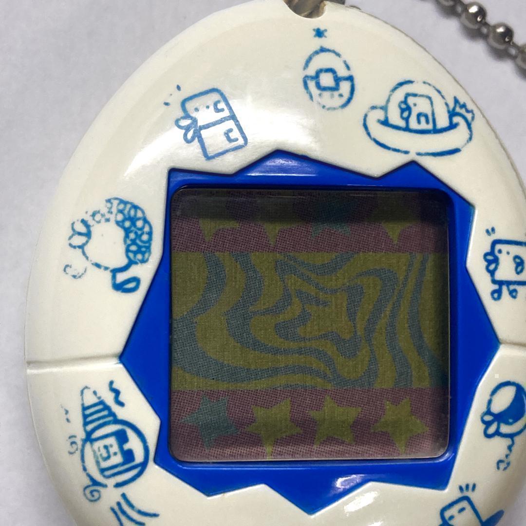 動作品・匿名発送】たまごっち 英語版 白 青 ブルー文字 絵柄 BANDAI