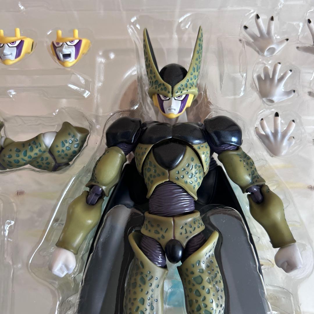 ドラゴンボールZ S.H.Figuarts セル完全体　フィギュア