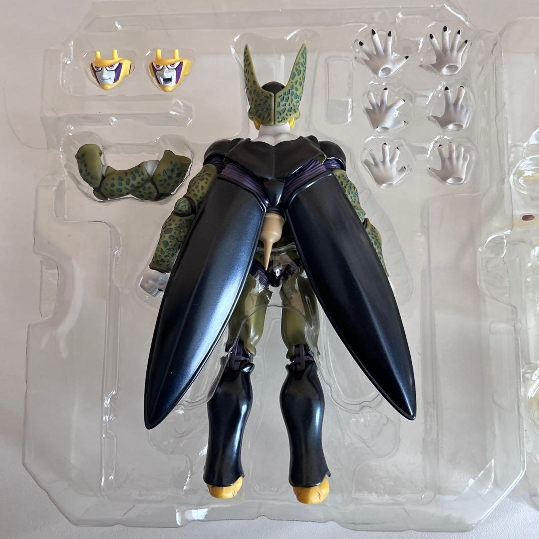 ドラゴンボールZ S.H.Figuarts セル完全体　フィギュア