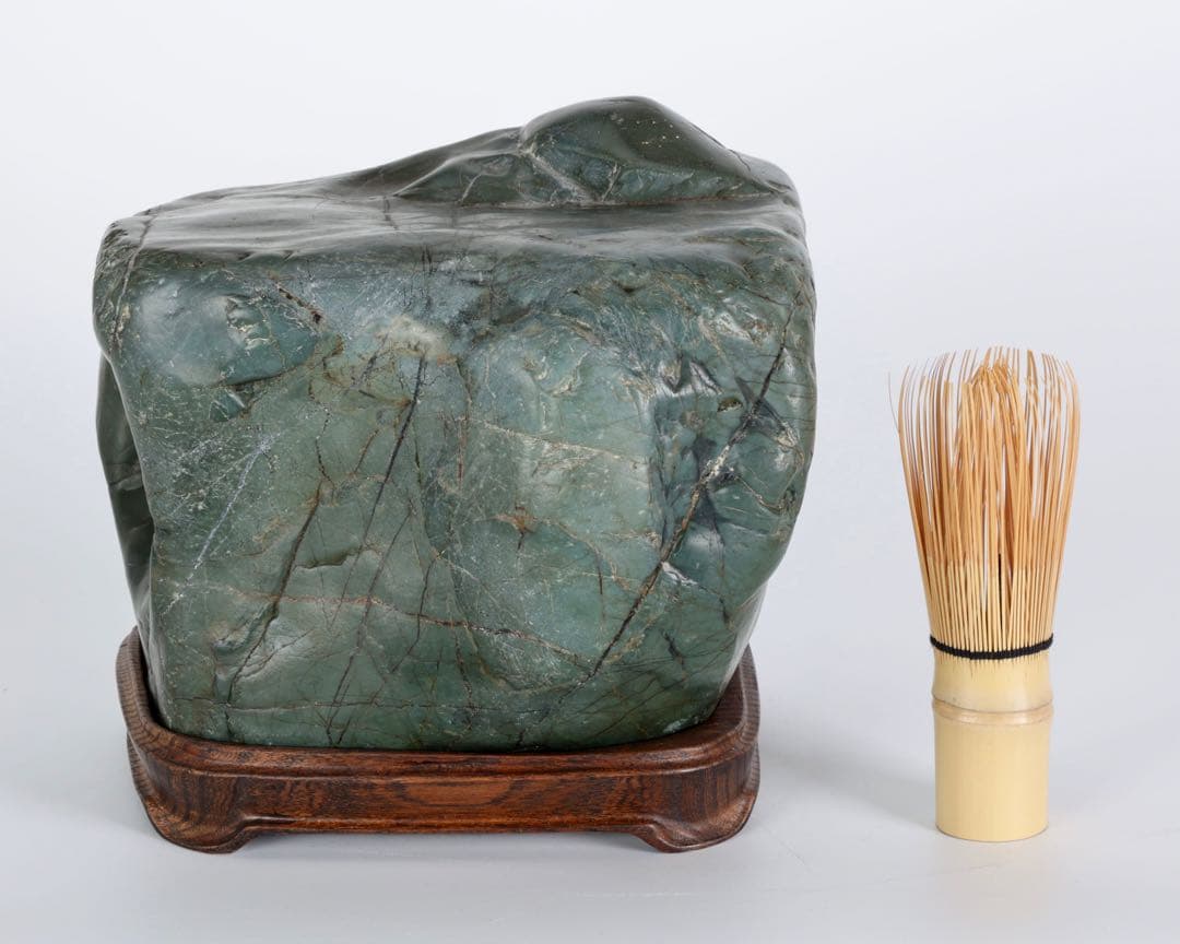 ウ*ム様 神居古潭石 水石 北海道産 8.4kg 台座付 鑑賞石 盆石 景石 天