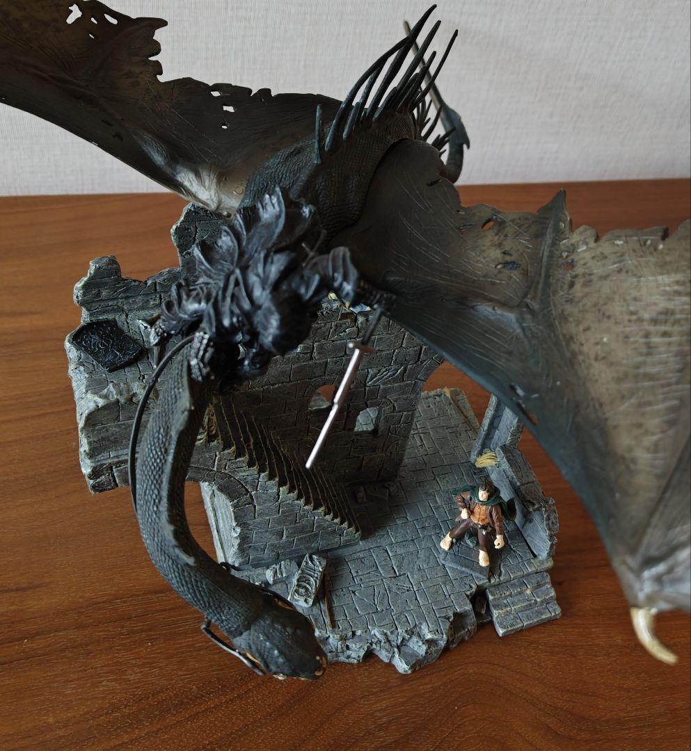 ロード・オブ・ザ・リング《フロドを襲う 翼竜とナズグル 》 大型フィギュア