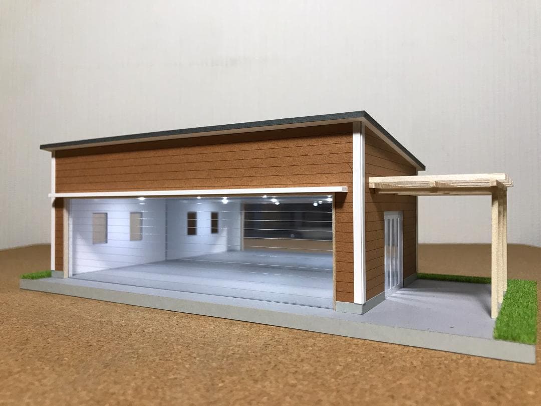 ミニカー専用ジオラマ：1/64 木造パーゴラ付ガレージ（ブラウン）／外