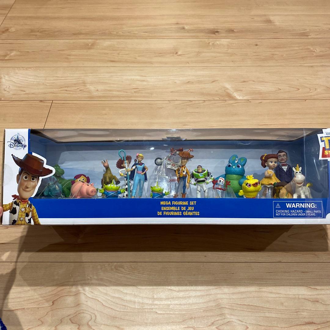トイストーリー4 レアメガフィギュアセット ディズニーストアで⭐︎ トイストーリー フィギュアセット メガ メガ