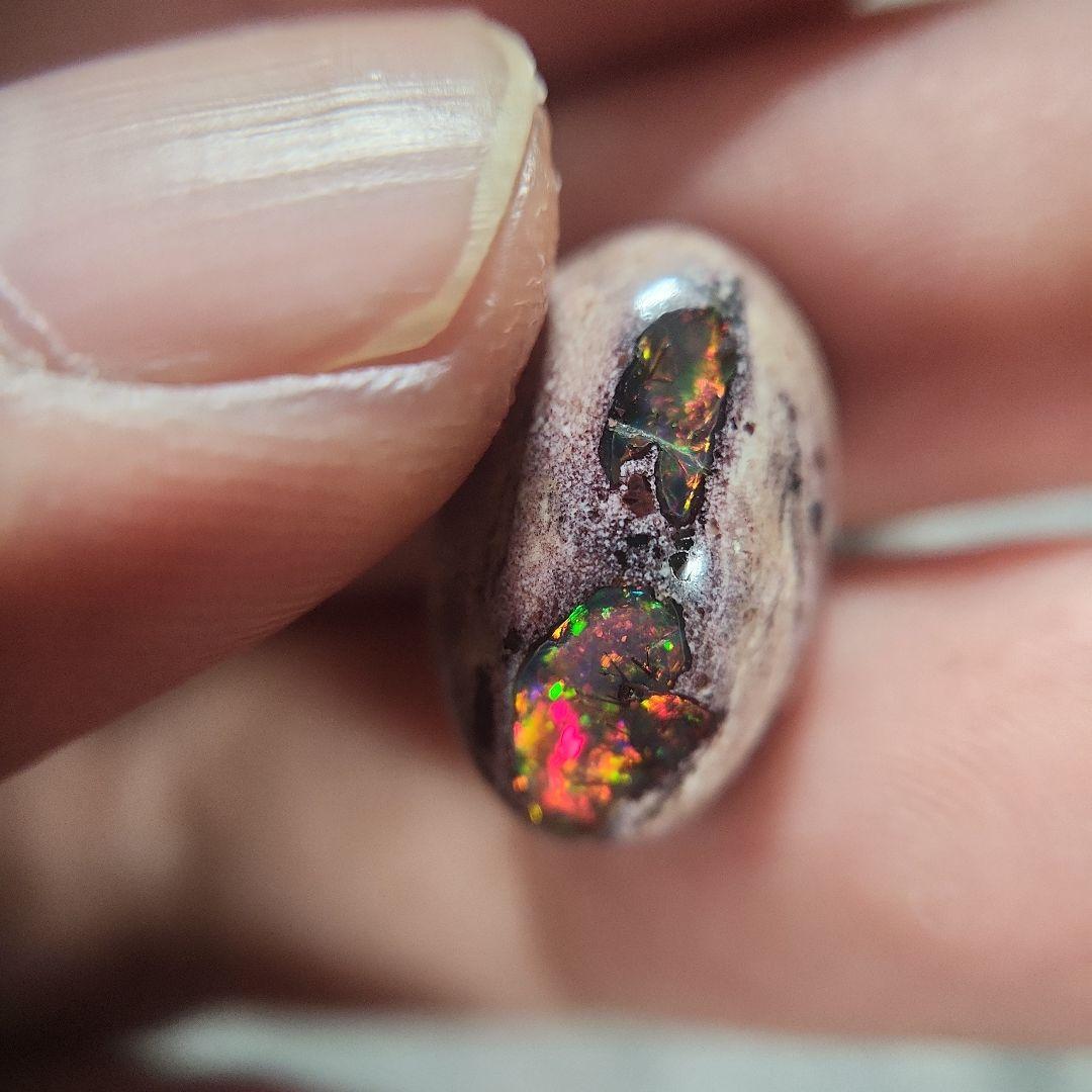 バチバチ天然 ボルダーオパール 10.392ct