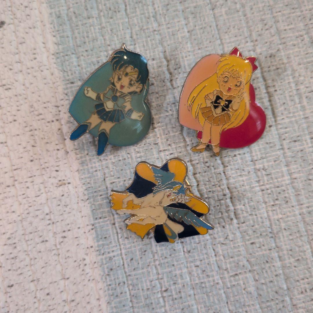 セーラームーン ピンバッジ 3個セット レトロ - メルカリ
