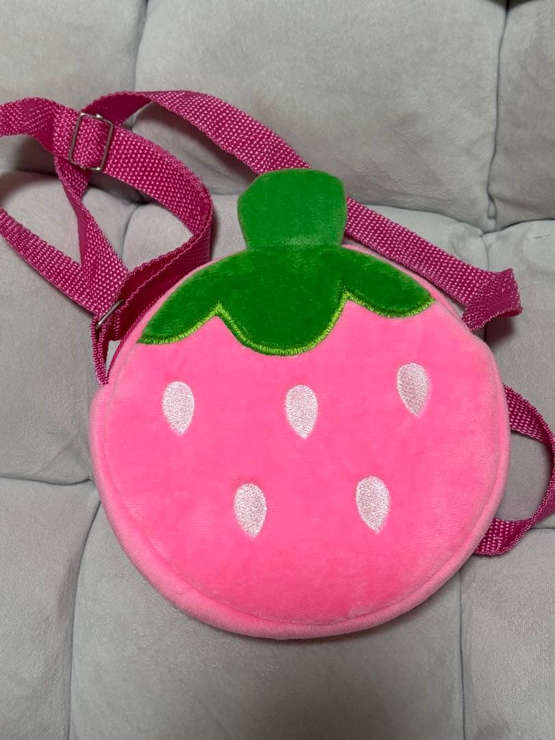 いちご型ショルダーバッグ - メルカリ