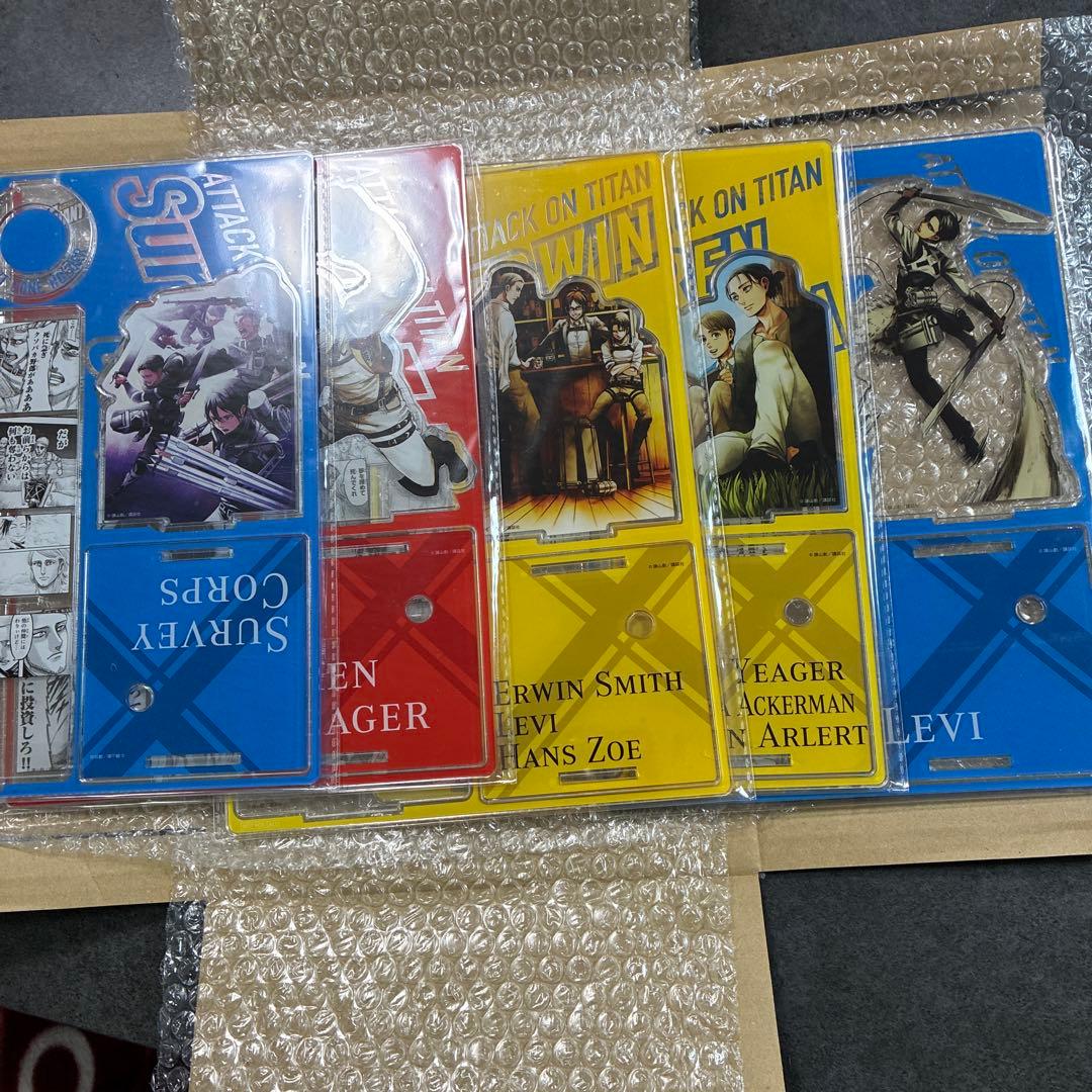 ジャイアントコーン　進撃の巨人 サーヴェイコープス アクリルスタンド① 進撃の巨人 × ジャイアントコーン 6月27日よりコラボキャンペーン開催!