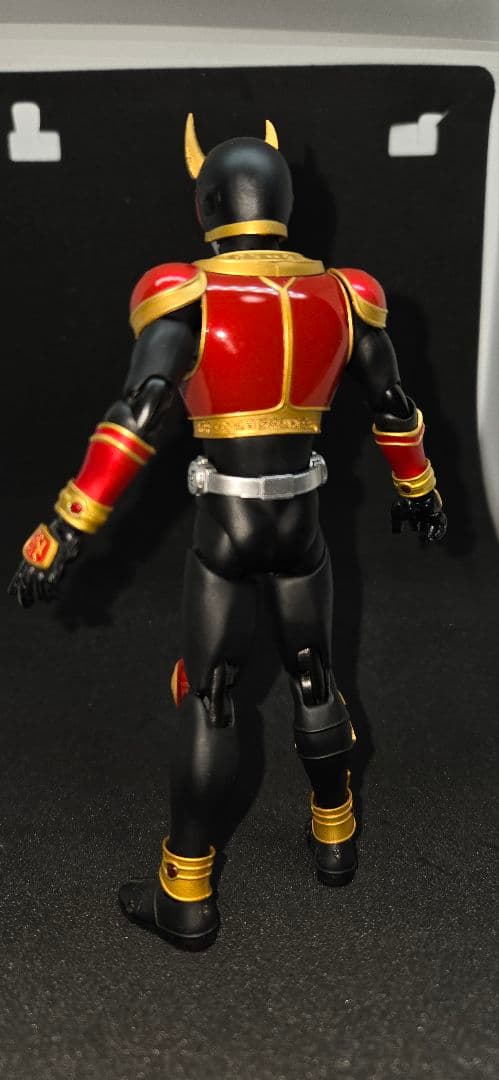 【中古】S.H.Figuarts　真骨頂　仮面ライダークウガ　ライジングマイティ