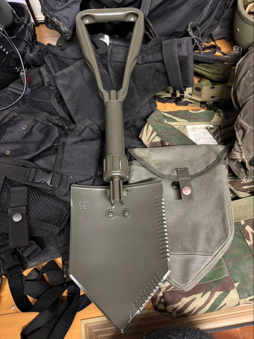 新品　1998年製 陸上自衛隊折りたたみスコップ、エンピ　折りたたみ式シャベル 陸上自衛隊規格 戦闘シャベル キャンプ アウトドア コンパクト 携帯用