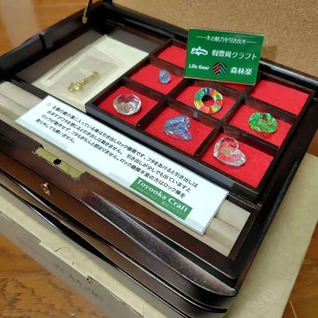 豊岡クラフト 森林楽 アクセサリー 宝石箱 波のコンチェルト 宝飾箱 楽天市場】ジュエリーボックス 小箱 螺鈿の宝石箱 柿に目白 漆器