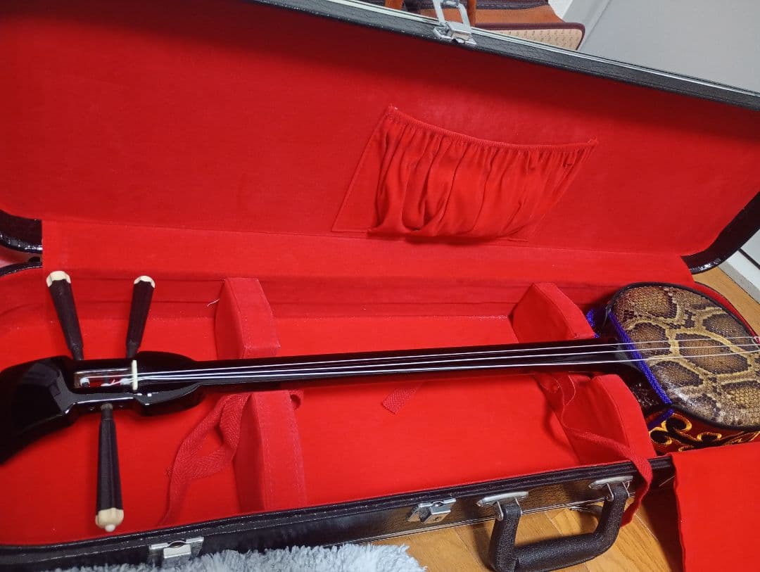 三線本体 ヘビ革 黒 三線 沖縄三線 本蛇皮強化張り ブラック 初心者向けスタンダードセット