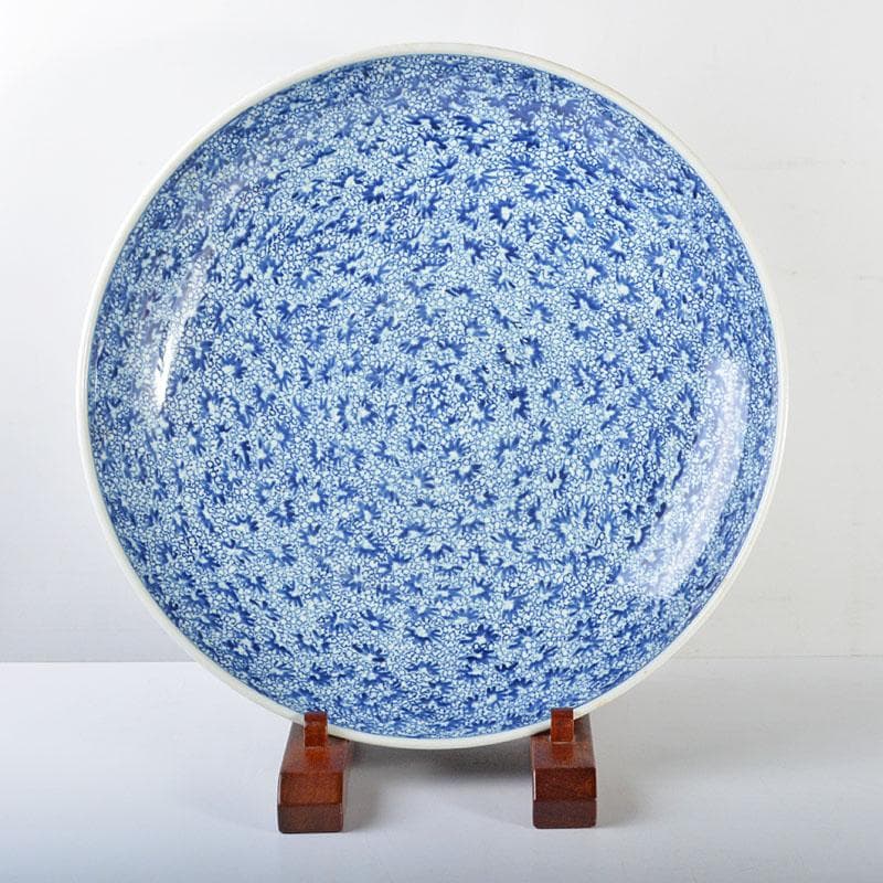 伊万里焼古伊万里　染付　総花唐草文　飾皿　大皿　大明成化年製銘　M　R4605B 古伊万里 染付 花唐草 膾皿 なます皿 松竹梅 大明年製銘 大明化製銘