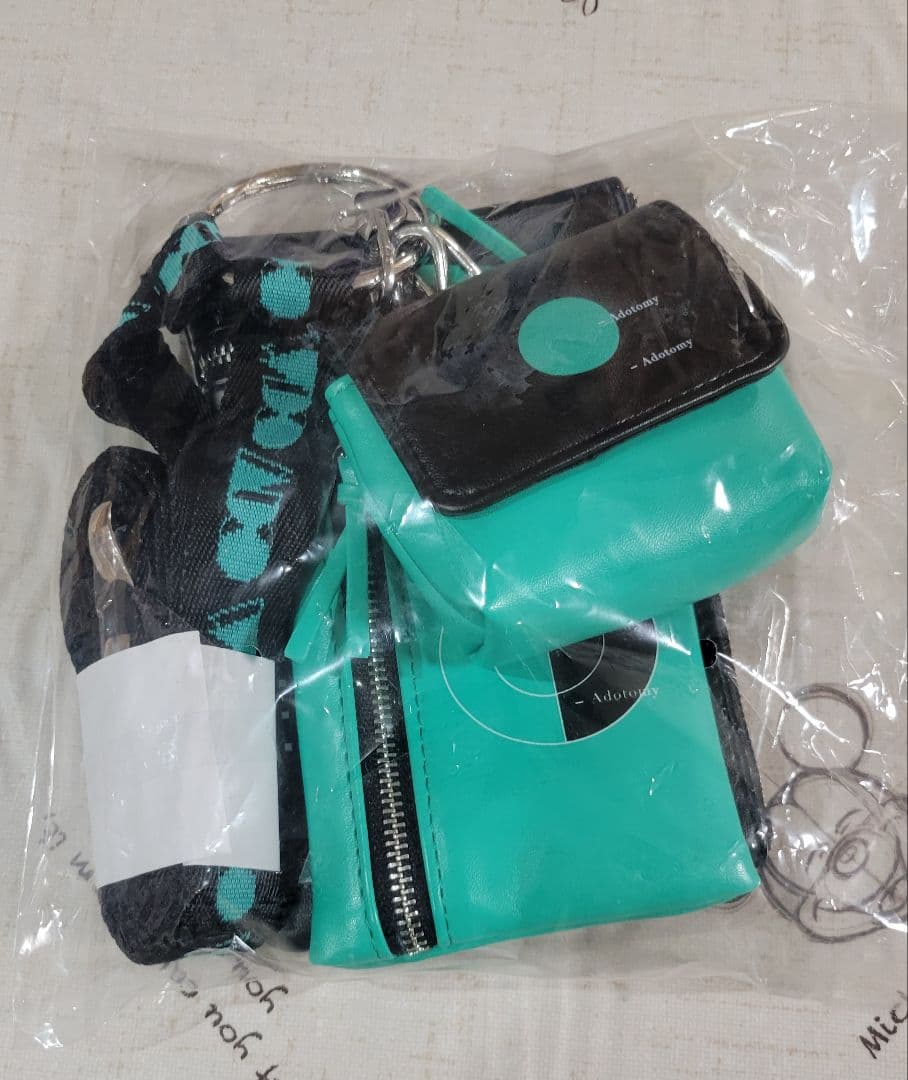 ado ストラップポーチ 大阪会場限定 - メルカリ