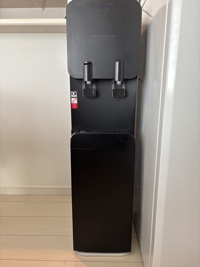 PREMIUM WATER famfit ウォーターサーバー　トレー付 famfit（ファムフィット）｜天然水ウォーターサーバーはプレミアム
