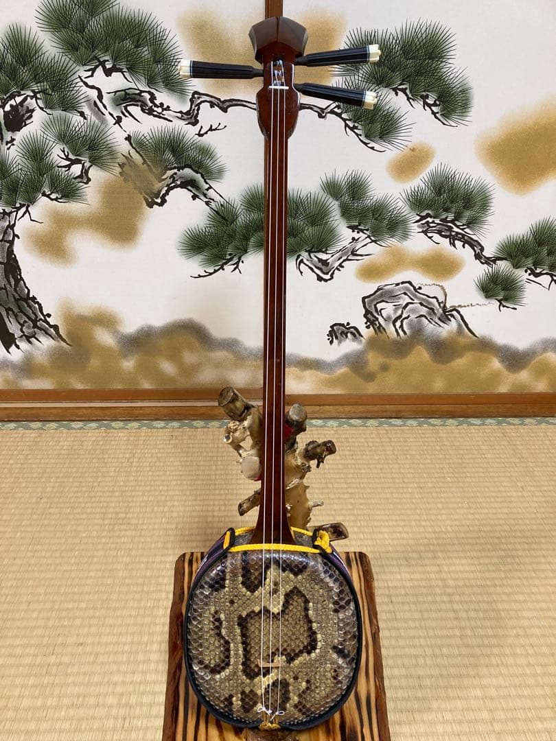 沖縄三線　八重山クルチ　本蛇皮一枚張り！ 八重山黒木 真壁型三線 高級蛇皮 16点セット - 三線ちゅら咲