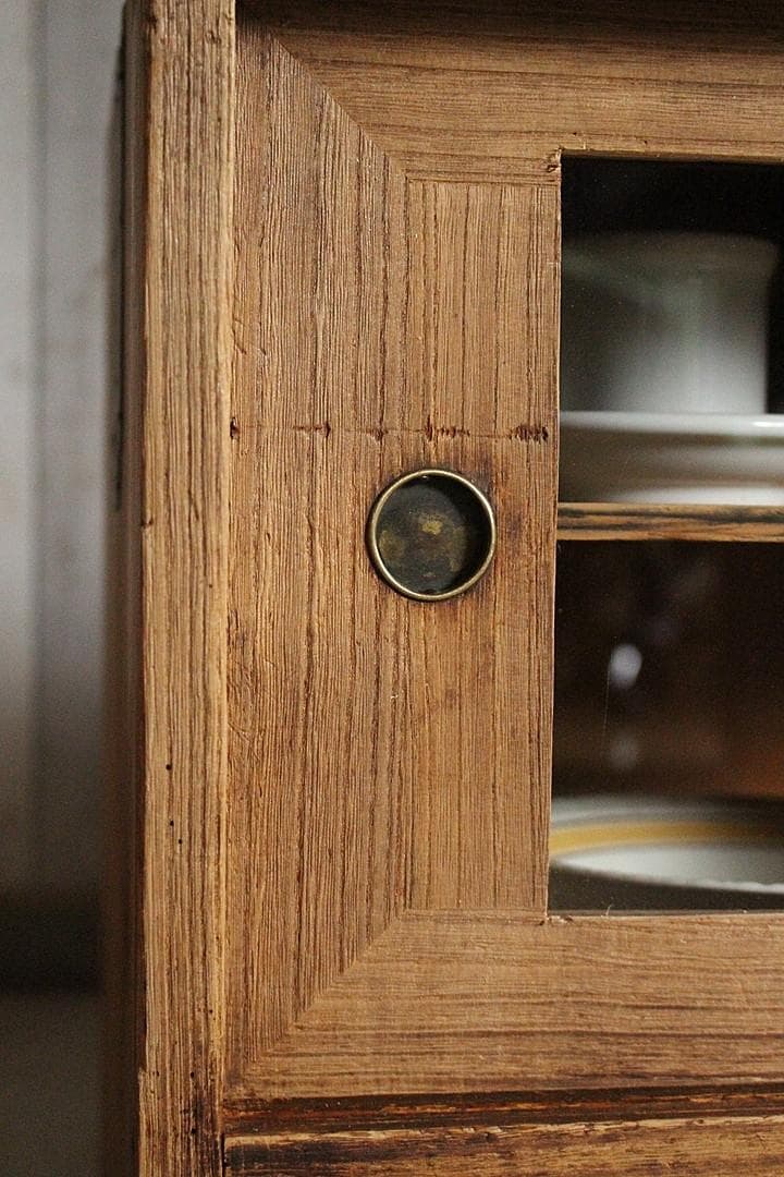 味のある古いガラス戸棚×木製小引き出し3杯 食器棚 収納 古