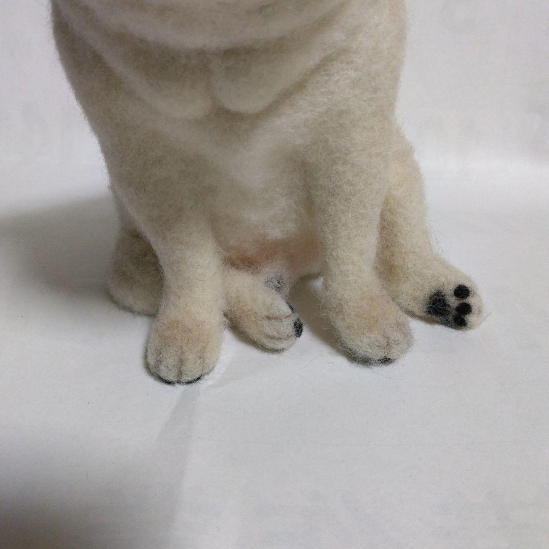 羊毛フェルト ハンドメイド パグ お座りポーズ 困った顔 - メルカリ