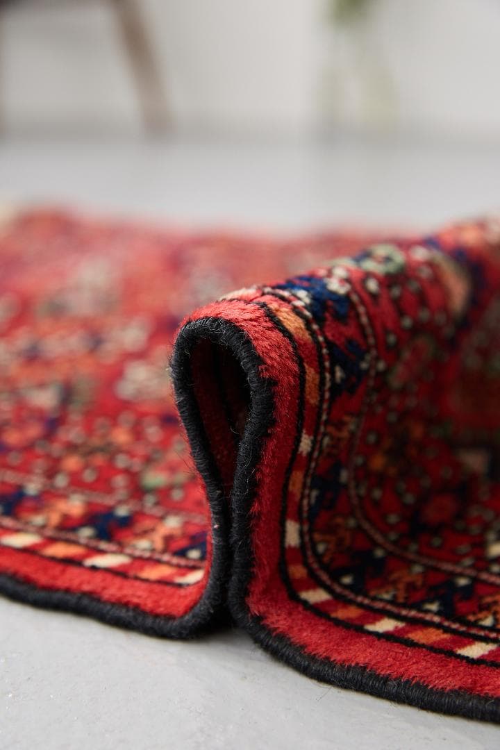 ヴィンテージラグ トライバルラグ ラホール産（121×63cm）赤 緑 黒 橙