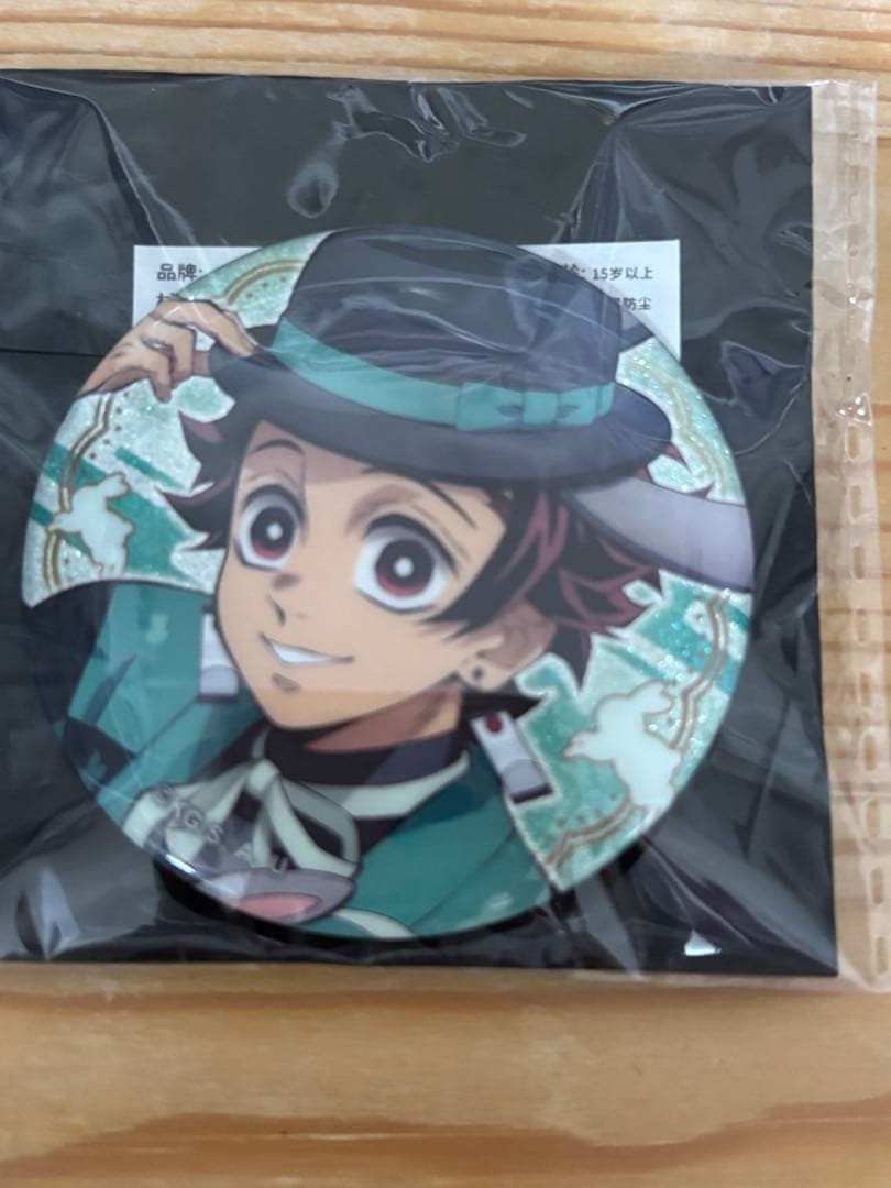 鬼滅の刃 AGF 卯年 グリッター缶バッチ 竈門炭治郎 Anisuki - メルカリ