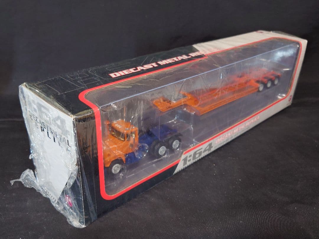 コンボイMack トレーラー ファーストギア1/64ミニカー 重機運搬車