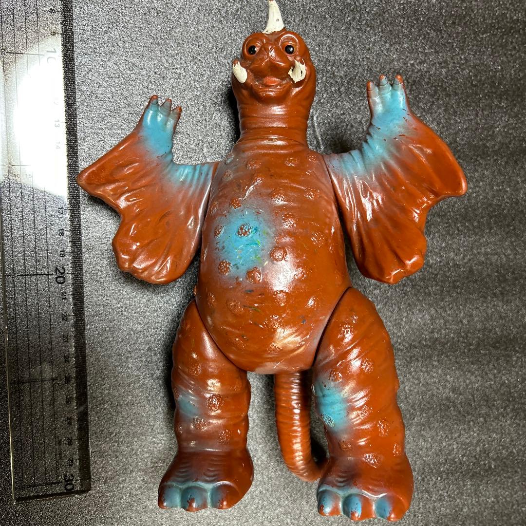 マルサン　ペギラビンテージソフビ マルサンの「ペギラ450（多々良島カラーver.）」がショップ・70's